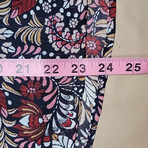 Liz Claiborne Size PS Navy Floral Blouse, Tie Waist, Faux Wrap, V Neck, NEW - Picture 9 of 13